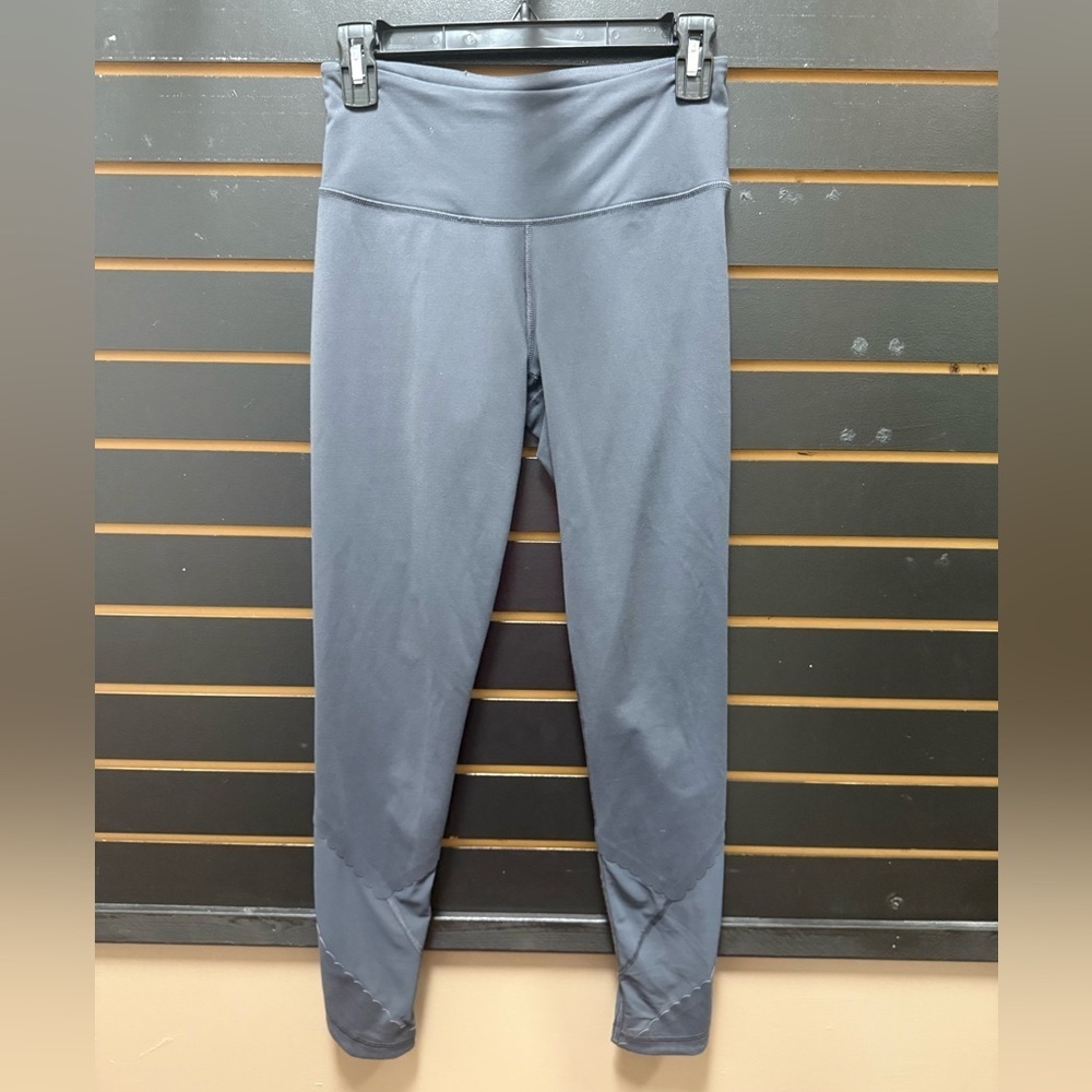 Victoria’s Secret Sport Knockout Leggings Women’s Small – Gray